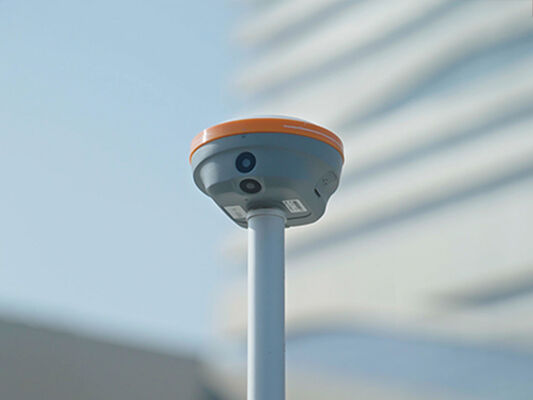 RTK GNSS Receiver with 1048 GNSS Channels Internal Radio 405-470 MHz UHF and Precision Static H: 3 mm + 0.1 ppm