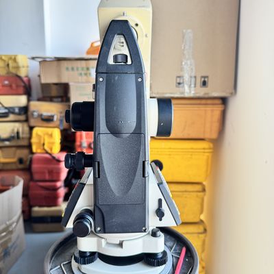 النيودوليت الرقمي الإلكتروني من العلامة التجارية ساوث NT-023، تكبير 30x، نيودوليت رقمي إلكتروني، مستوى مقاومة الماء IP54، الدقة 1° أو 1 غون، قياسات دقيقة للدائرة الأفقية