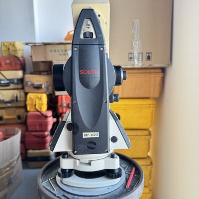 العلامة التجارية الجنوبية الالكترونية الرقمية ثيودوليت NT-023 25.9X المحطة الكلية دقيقة وسهلة التشغيل مع ± 1 دقيقة قوس دقة تعويض ضبط