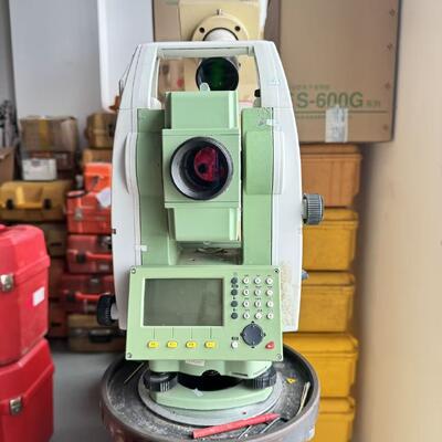 محطة Leica TS09 الشاملة المستخدمة بمسافة غير موشورية تبلغ 1000 متر، ومقاومة الغبار والماء IP66، ونظام تشغيل في الوقت الفعلي